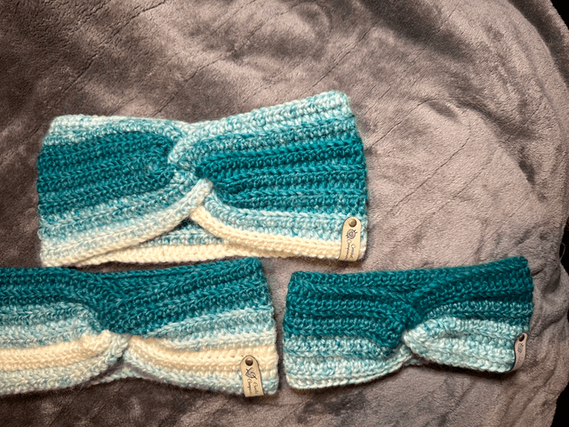 Turquoise - Cream
